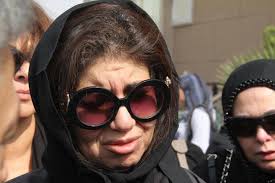 نشر وائل عبد العزيز صورة لشقيقته الفنانة ياسمين عبد العزيز، وعلق عليها قائلاً :ياسمين نجمة كبيرة والوحيدة في جيلها اللي ليها شباك تذاكر في سينمات الوطن العربي والأعلى أجراً، وده شئ يعلمه جيداً سوق الدراما والسينما في أنحاء الوطن العربي. Ø¨ÙˆØ³ÙŠ Ø´Ù„Ø¨ÙŠ Ø­Ù‚Ù‚Øª Ø­Ù„Ù… Ø§Ù„Ø¹Ù…Ø± ÙˆØªØ²ÙˆØ¬Øª Ù…Ø­Ù…ÙˆØ¯ Ø¹Ø¨Ø¯ Ø§Ù„Ø¹Ø²ÙŠØ² Ù…Ø¬Ù„Ø© Ø³ÙŠØ¯ØªÙŠ