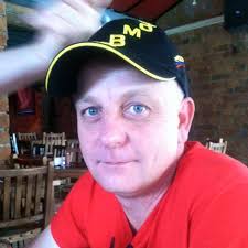 What health insurance options are available in Colombia for retirees?