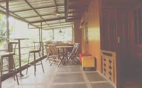 The corners of the room smell like pee, possibly of the rats. Bantal Guling Villa Lembang Di Bandung 1001malam Com
