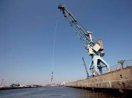 Mit house running nahe am abgrund kipp über die kante und spüre, dass du lebst! Bungee Jumping Hamburg Sprung Vom Hafenkran Mydays