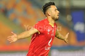 صلاح محسن أشار إلى أن الاتصال الأول من إدارة الأهلي كان من علاء عبد الصادق، مؤكدًا أنه لم يتردد أبدًا في الموافقة على العرض، كاشفًا النقاب عن تلقيه عرضًا ماليًا أكبر من الزمالك. ØµÙ„Ø§Ø­ ÙŠ Ø³Ù‚Ø· Ø¹ÙˆØ§Ø¯ ÙˆÙŠØªÙ‚Ø¯Ù… Ù„Ù„Ø£Ù‡Ù„ÙŠ Ø¨Ù‡Ø¯Ù Ø±Ø§Ø¦Ø¹ ÙÙŠ Ø§Ù„Ø²Ù…Ø§Ù„Ùƒ ÙŠÙ„Ø§ÙƒÙˆØ±Ø©