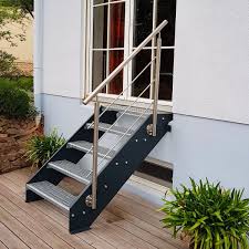 So erhält man ein rohbaumaß von 2,40 meter bis 2,70 meter, welches von der treppe überwunden werden muss. Aussentreppe Gartentreppe Treppe Mit Gelander Treppengelander Handlauf Treppenstufen Gitterroststufen Stahlwangen Gartentreppe Handlauf Treppe Stahlwangentreppe