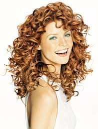 1001 Stufenschnitt Ideen Das Neue Jahr Mit Neuer Frisur Anfangen Lockige Frisuren Langhaarfrisuren Frisuren Lange Lockige Haare