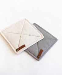 Choose an option black blue brick red buff burgundy celery chocolate forest green fuchsia rust moss navy orange purple tobacco true red turquoise jade gold. 29 Leather Pot Holders Ideas Pot Holders Leather Leather Craft