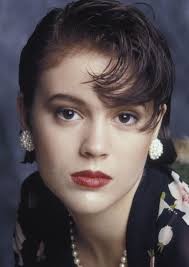 Posted here a few days ago but didn't get many responses. I guess I look  unique (please be nice) : r/Doppleganger