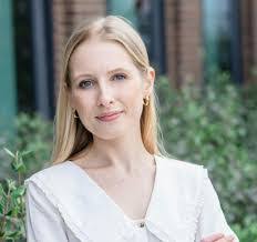 Carolyn Quigley's Instagram, Twitter & Facebook