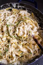 Les Pates Avec La Sauce Blanche Et Du Fromage Recettes De Cuisine Cuisine Nourriture