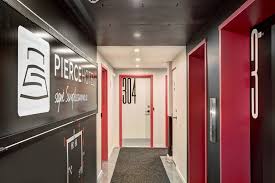 Quality, affordable women's hairstyles and men's haircuts from hairstyle ideas and product tips to the latest looks and hair trends, get the advice and information you need before heading to the salon. Vip Apartment Fully Furnished Next To Guy Street In Downtown Montreal Simplissimmo