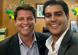 O secretário da cultura, mario frias, posou para uma foto, publicada pelo perfil do clube de tiro brasília, no último sábado (26), segurando um fuzil. Bahia Ba Alexandre Aleluia Sobre Mario Frias Gigante Do Governo Bolsonaro