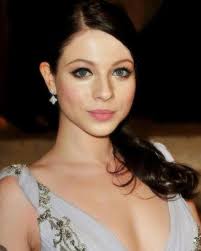 BREAKING: Michelle Trachtenberg, known for her roles in "Gossip Girl" and  "Buffy the Vampire Slayer," has died at age 39. I grew up watching her in  so many shows. So sad.