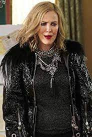 Veteran Actress And Second City Alumnus Catherine O Hara Is A Comedic Legend Known For Her Performances In Beetlejuice Home Al Rose Fashion Fashion Glamour
