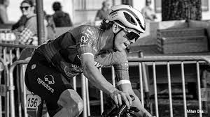 Jonge renner (21) overlijdt na aanrijding op training, broer deelt emotioneel afscheid: "Zal naar hemel wijzen voor jou"