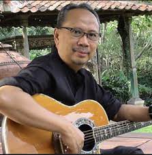 Kumpulan Lagu Ebiet G Ade Mp3 Download Gratis Full Album Lagu Kupu Kertas Lagu Terbaik