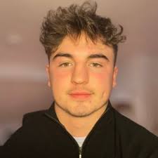 Benjamin Hocking's Instagram, Twitter & Facebook