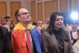 Ce spune despre confruntarea cu dincă. CumpÄƒnaÈ™u Acuzat De O TanÄƒrÄƒ Din BucureÈ™ti CÄƒ I A Propus SÄƒ FacÄƒ Sex Cu SoÈ›ia Lui Cu SiguranÈ›Äƒ È™tia CÄƒ Sunt MinorÄƒ Cum Se ApÄƒrÄƒ Alexandru CumpÄƒnaÈ™u Foto