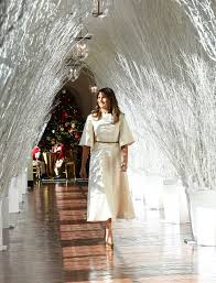 White house decorations christmas melania. Melania Trump S Christmas At White House Golden Girl Style Decor Footwear News