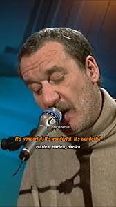 Paolo Conte, caz ve Fransız şanson tarzını İtalyan ruhuyla harmanlayan  eşsiz bir sanatçıdır. İtalya’nın kuzeyinden çıkan bu sıra dışı sanatçı, hem  avukatlık yapmış hem de müzikte kendi sesini bulmuş ...