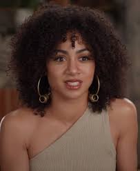 Chelsea Tavares's Instagram, Twitter & Facebook