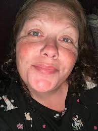 Are you part of the 13%? 👀 Red hair is already rare. Pair it with deep,  rich brown eyes and you've got something truly one-of-a-kind. Brown-eyed  redheads, this one's for you. 🤎