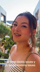 Aida Barragan's Instagram, Twitter & Facebook