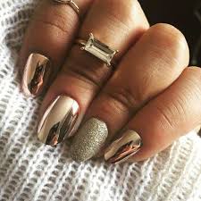 21 Trendy Metallic Nail Designs To Copy Right Now Stayglam Metallic Nails Design Chrome Nails Designs Pink Gold Nails