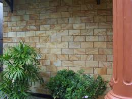 Sebagai batu alam dinding, batu putih cacing bisa melengkapi gaya arsitektur rumah minimalis karena warnanya yang memang identik dengan tidak ketinggalan, batu alam dinding jenis batu candi juga ampuh untuk memberikan suasana sejuk loh. 10 Dinding Batu Alam Yang Bisa Tampilkan Suasana Alami Di Rumah