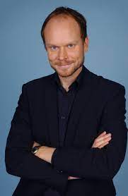 Kristian luuk berättar om hur samarbetet med fredrik lindström ser ut och varför han tror på podcasten som fenomen. Kristian Luuk Wikipedia