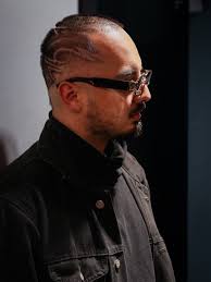 Me hice este corte pensando en Bad Bunny pero me dijeron que parezco J  Balvin o Maluma. Ya lo vi bien y creo que parezco ratero.