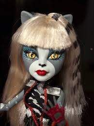 Hi All. Has anyone tried a Vampirate far out groovy twin? at $695 it's a  cheap way to try a mid length. I don't expect the quality to be fantastic  but interested