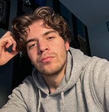 Does the Brown hair make the green pop in my eyes? 🤔 👁️