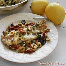 Cuocete il merluzzo in padella (se volete potete infarinarlo per renderlo più croccante) quindi aggiungete le ver. Filetti Di Merluzzo Al Vino Cotti In Padella Ricetta Profumi Sapori Fantasia