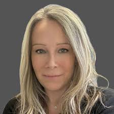 Renee Robichaud's Instagram, Twitter & Facebook