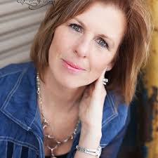 Kelly Markowski's Instagram, Twitter & Facebook