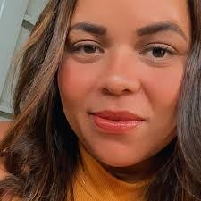 Shirley Souza's Instagram, Twitter & Facebook