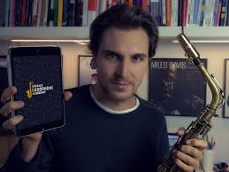 Daniele scannapieco sax tenore selmer super balanced 50544 riparato presso laboratorio base con spartito del brano c'era una volta il west di ennio morricone per sax tenore in tonalità di rocco di maiolo prova sax tenore selmer mark 6 matricola 211552 raffaele inghilterra strumenti musicali. L App Che Insegna A Suonare Il Sassofono La Nuvola Del Lavoro