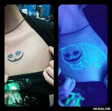 Awesome Cheshire Cat Tattoo That Can Only Be Fully Seen Under Uv Light Clever Tattoos Unusual Tattoo Glow Tattoo