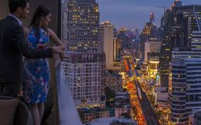 Holiday inn bangkok provides a variety of food and beverage outlets. Holiday Inn Bangkok Sukhumvit Maya Rooftop Restaurant And Bar With Outdoor Lounge Bild Von Holiday Inn Bangkok Sukhumvit Tripadvisor