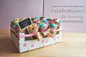 Las cajas para dulces en nuestro set son de colores brillantes y tienen un acabado suave. So Sunny So Sweet 3 O Lo Que Nos Gustan Las Chuches Macetas De Chuches Cajas De Fruta Reciclar Cajas De Fruta