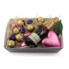 Moet Chandon And Ferrero Rocher Chocolate Hamper Delivery Sydney Delicious Buds Chocolate Chocolate Hampers Ferrero Rocher Chocolates Moet Chandon