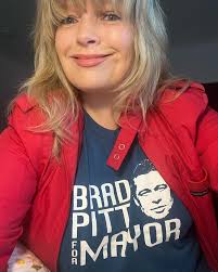 How did I do thrift store shopping yesterday? You tell me...... and my  "Brad Pitt For Mayor" T-shirt and Members Only jacket. #thriftstorefinds  #happymonday ❤️