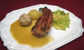 Frankisches Bier Schaufele Mit Geschmortem Wirsing Und Zweierlei Knodeln Rezept Rezept Rezepte Knodel Rezept Lebensmittel Essen