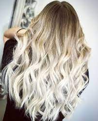 Blond Wavy Realise Au Salon Raphael Perrier Avec Les Produits De Coloration Coiffance Professionnel Long Hair Styles Blonde Hair Styles