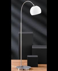 Bow Stehleuchte Mattnickel Als Stehlampe Leseleuchte Hinter Couch