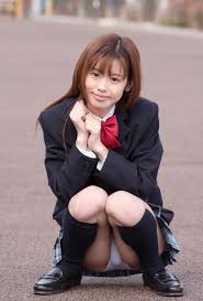 可愛い美女がしゃがんでパンチラしちゃった画像、今週のまとめ[45枚] | おっぱい画像とエロメガネ