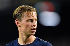 Chelsea are really pushing to sign de Jong. But he still want to stay at  Barça. [Fabrizio Romano]