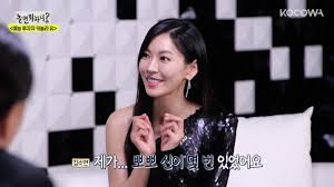 During a quiz segment, the staff showed past embarrassing moments. Kim So Yeon Talks About Husband Lee Sang Woo S Reaction To Her Kiss Scenes In The Penthouse Story Of How Their Dating News Broke Soompi