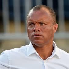 Interesse in Thomas Beelen is het werk van Stewart, die op zoek is naar  'nieuwe Wieffer of van de Ven'