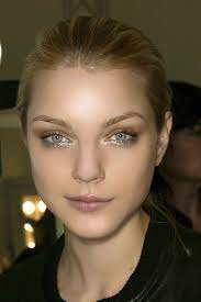 11 Exclusive Makeup Ideas For A Gorgeous Look In 2020 Pouted Com Silver Eyeliner Beauty Makeup Looks