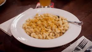 Go to Oak Barrel for Beer, Trivia ... but Not So Much the Mac and Cheese:  Mass Foodies
