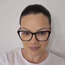 Hello moms, my name is Thayna, I'm 25 years old and I'm Brazilian! I've  been in Australia for 2 year, I worked as a nanny in Brazil for a long time  and